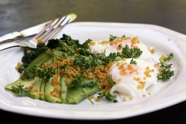 Poached eggs with avocado, spinach & crispy quinoa