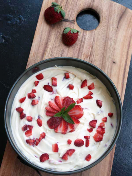 Roasted strawberry & white chocolate Valentine's cheesecake