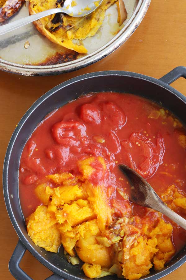 Making roasted butternut squash & tomato soup