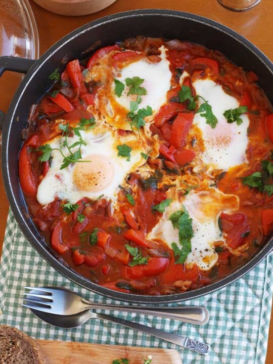 Eggs with tomatoes, red peppers & bacon from Scrummy Lane