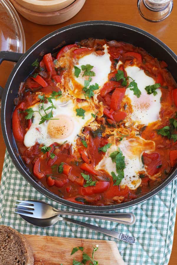 Eggs with tomatoes, red peppers & bacon from Scrummy Lane