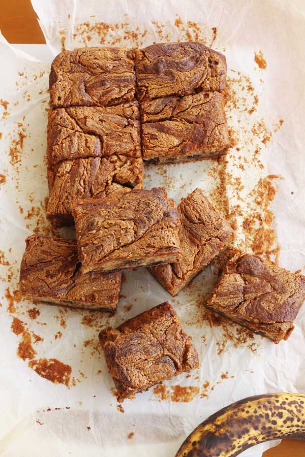 Banana, chocolate & peanut butter are a match made in heaven. Banana & chocolate peanut butter swirl cake by Scrummy Lane