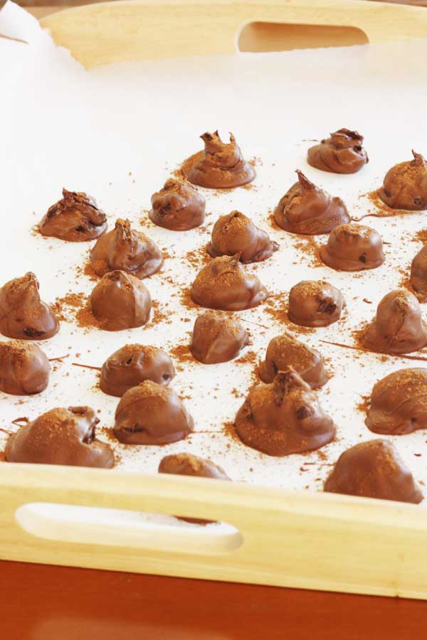 The best chocolate orange truffles (copycat Lindor truffles!) Scrummy