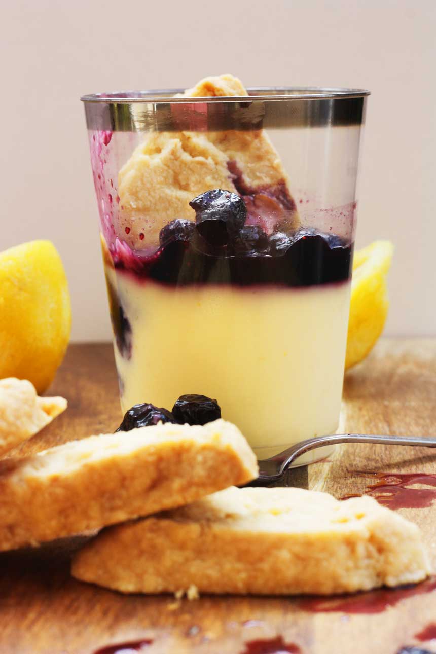 LEMON POSSET WITH BLUEBERRIES AND MACADAMIA SHORTBREAD BY SCRUMMY LANE - a perfect quick and easy dessert for entertaining!