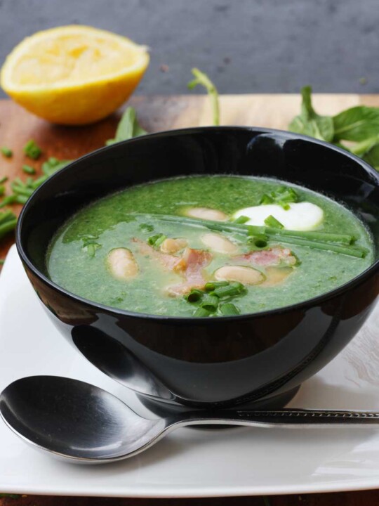 spinach, cannellini bean and bacon soup by Scrummy Lane