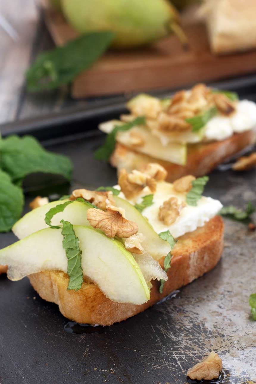 Pear, feta & walnut crostini