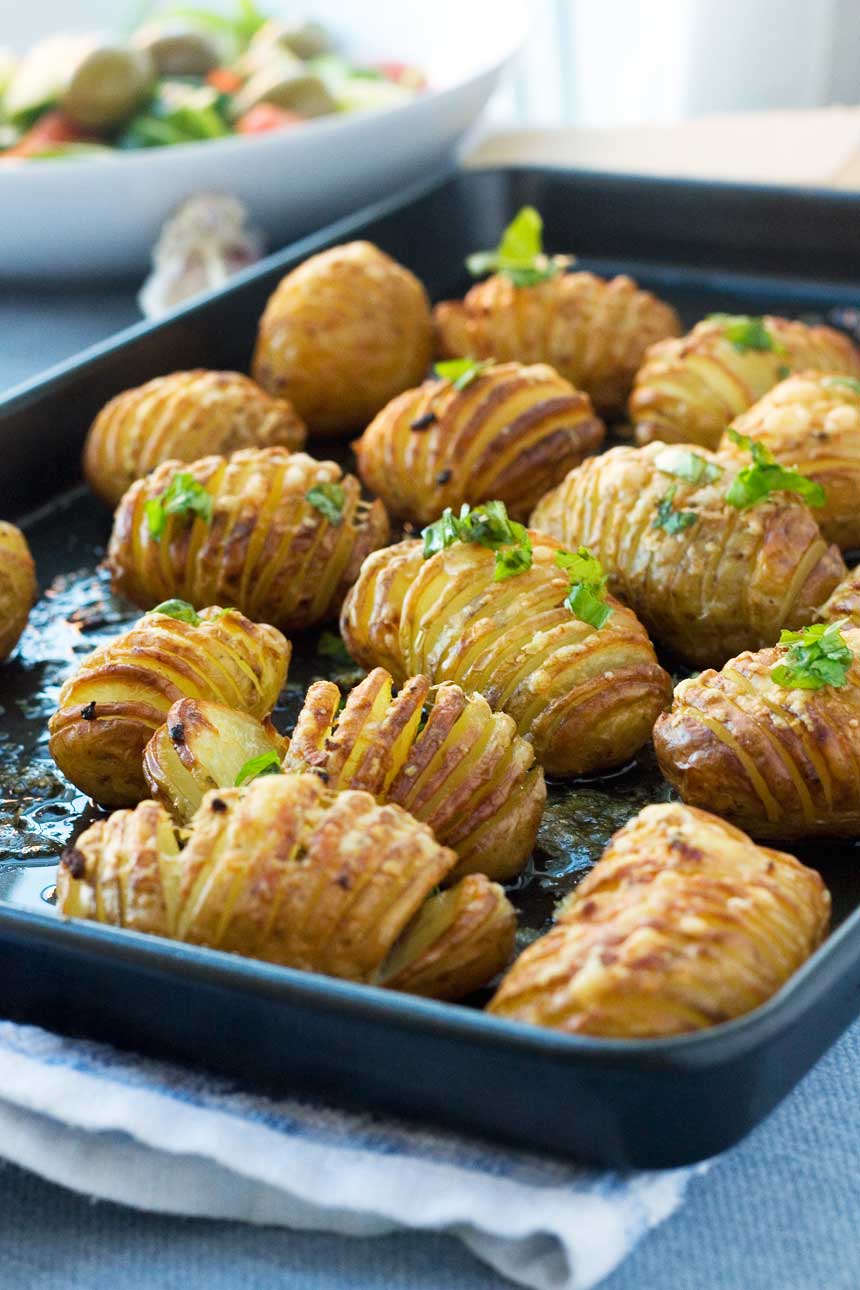 mini garlic & parmesan hasselback potatoes - Scrummy Lane