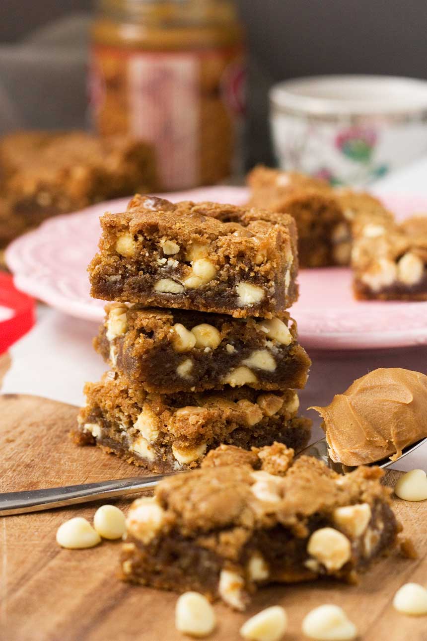 Biscoff & white chocolate blondies - Scrummy Lane