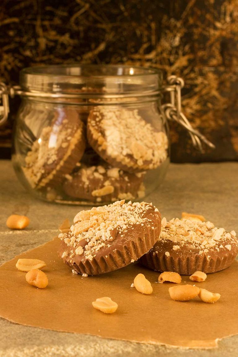 The easiest peanut butter cups in a jar (homemade food gift!) Scrummy Lane