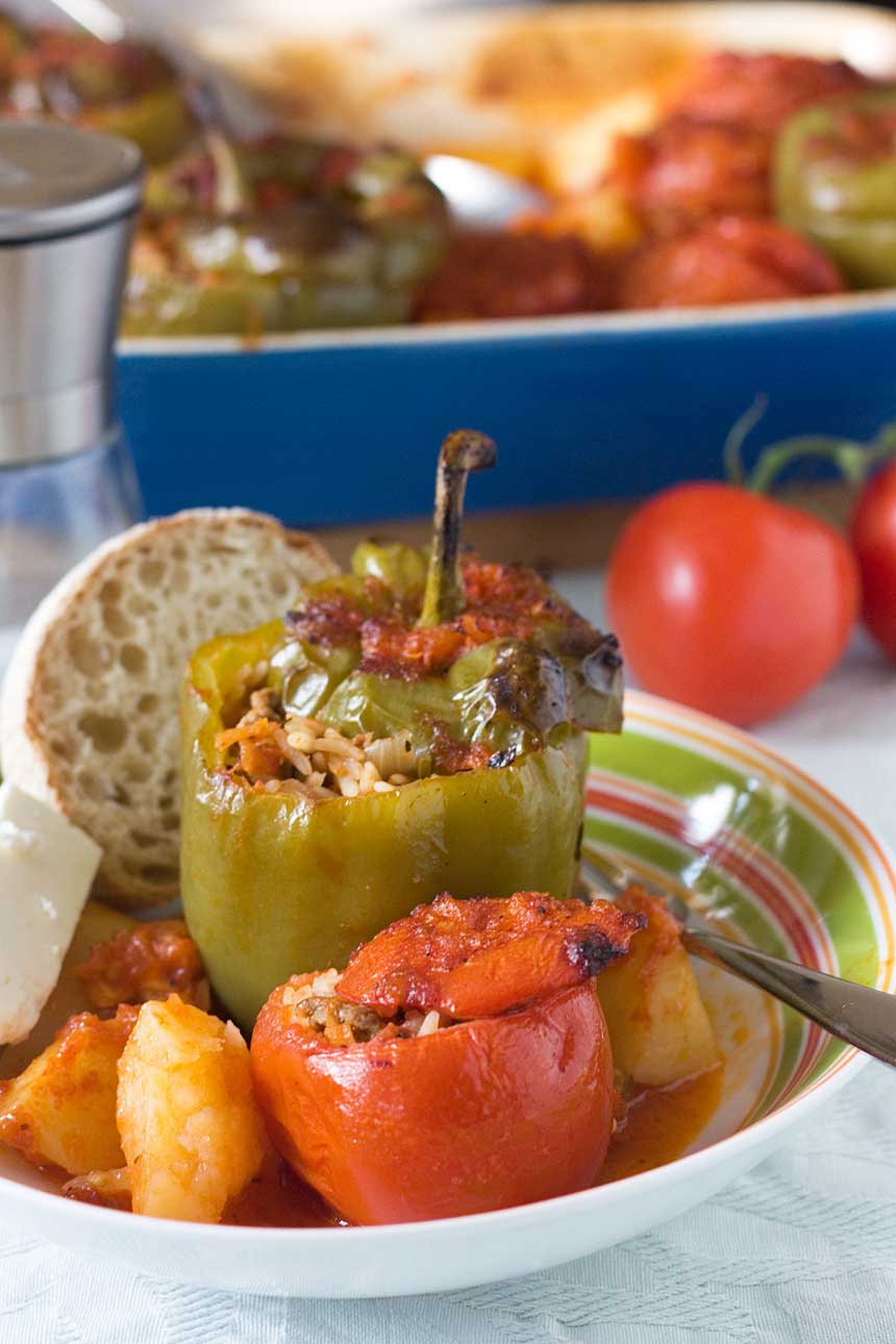 The tastiest gemista recipe (Greek stuffed peppers and tomatoes ...