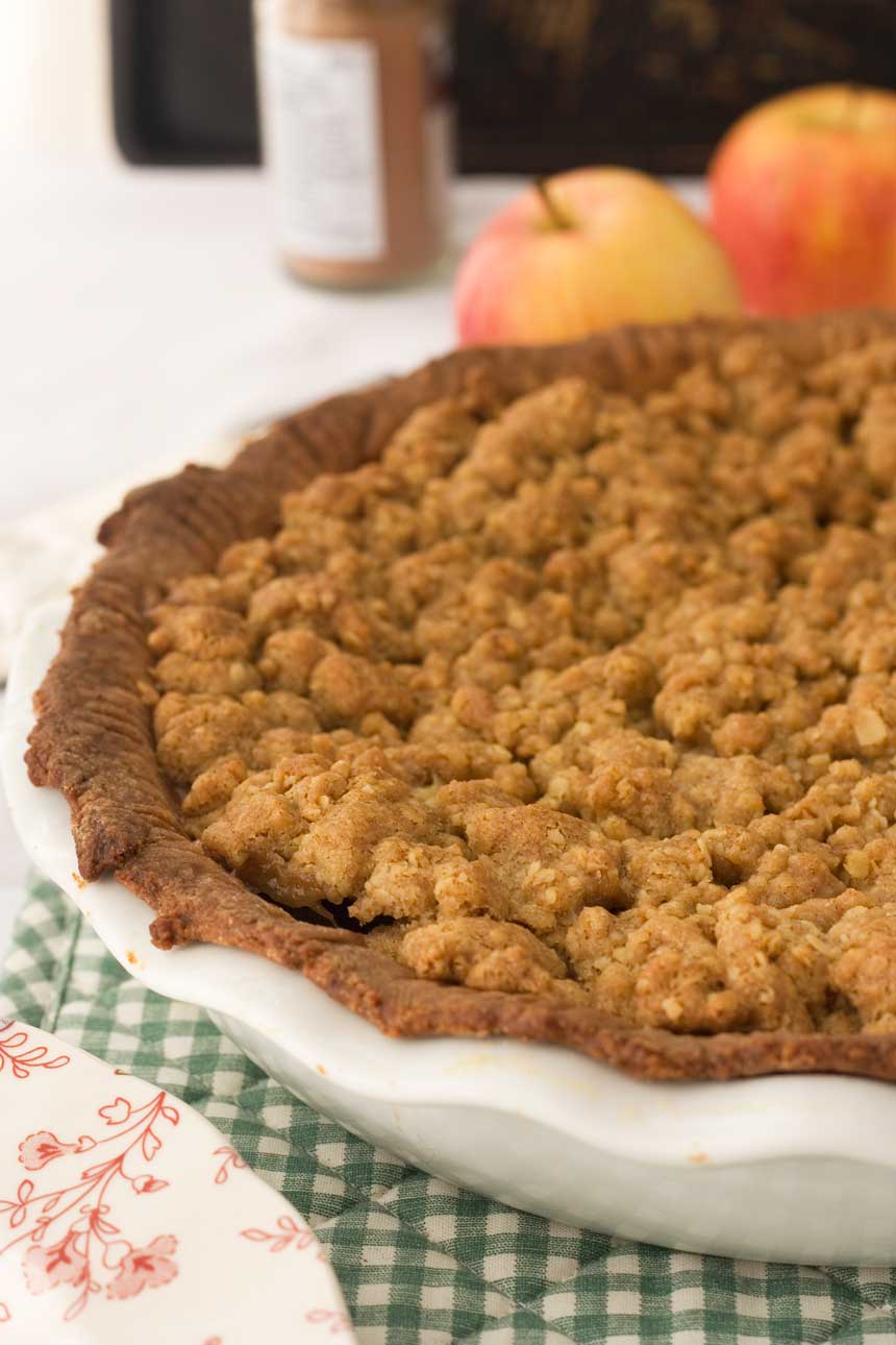 easy-apple-crumble-pie-with-oats-dutch-apple-pie-scrummy-lane