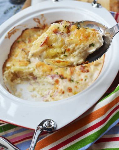 Creamy garlic parmesan potatoes (dauphinoise potatoes)