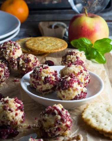 These cranberry and walnut cheese truffles are perfect for entertaining - and so easy to make!