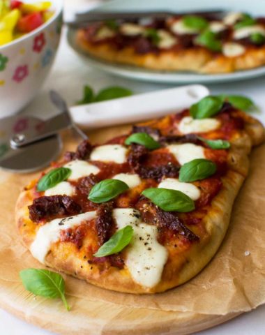 Sun dried tomato and bocconcini naan pizza (20 minute meal!)