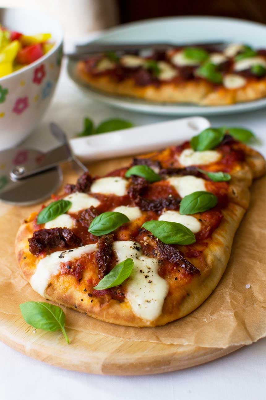 Super easy naan pizza with sun dried tomato and mozzarella (20-minute ...