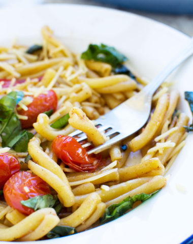 12-minute cherry tomato pasta