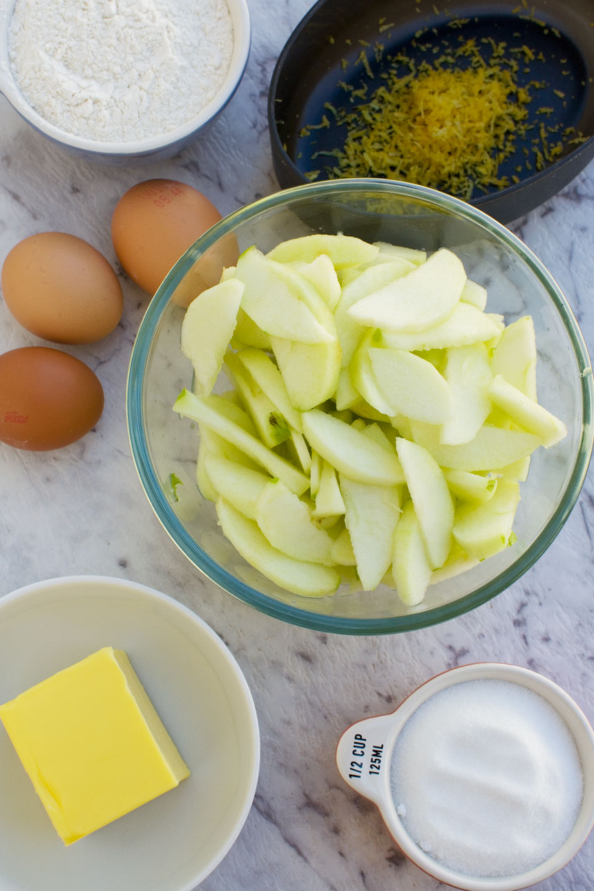 ingredients for easy apple cake (torta di mele)