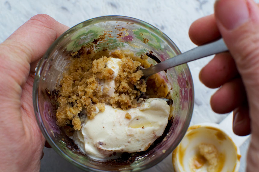 2-minute peanut butter healthy mug cake