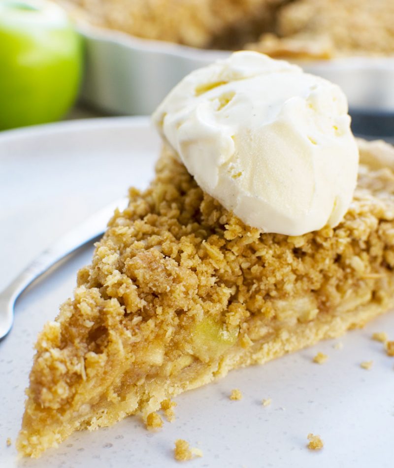 Easy apple crumble pie (Dutch apple pie)