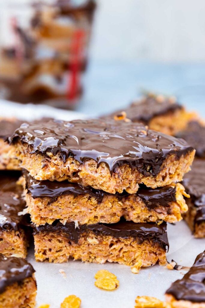 5Ingredient Peanut Butter Cornflake Bars (No Bake) Scrummy Lane