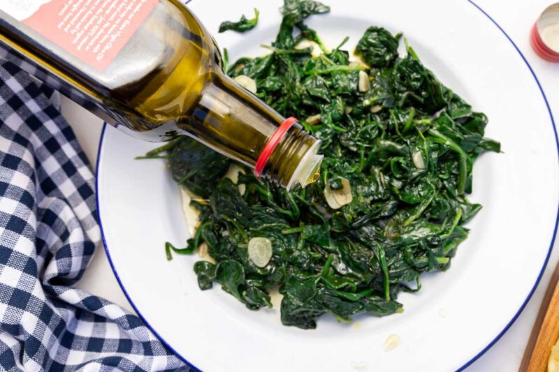5-Minute Sautéed Frozen Spinach (With Garlic And Lemon) - Scrummy Lane