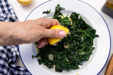 5-Minute Sautéed Frozen Spinach (With Garlic And Lemon) - Scrummy Lane