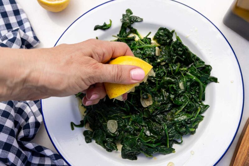 5-Minute Sautéed Frozen Spinach (With Garlic And Lemon) - Scrummy Lane
