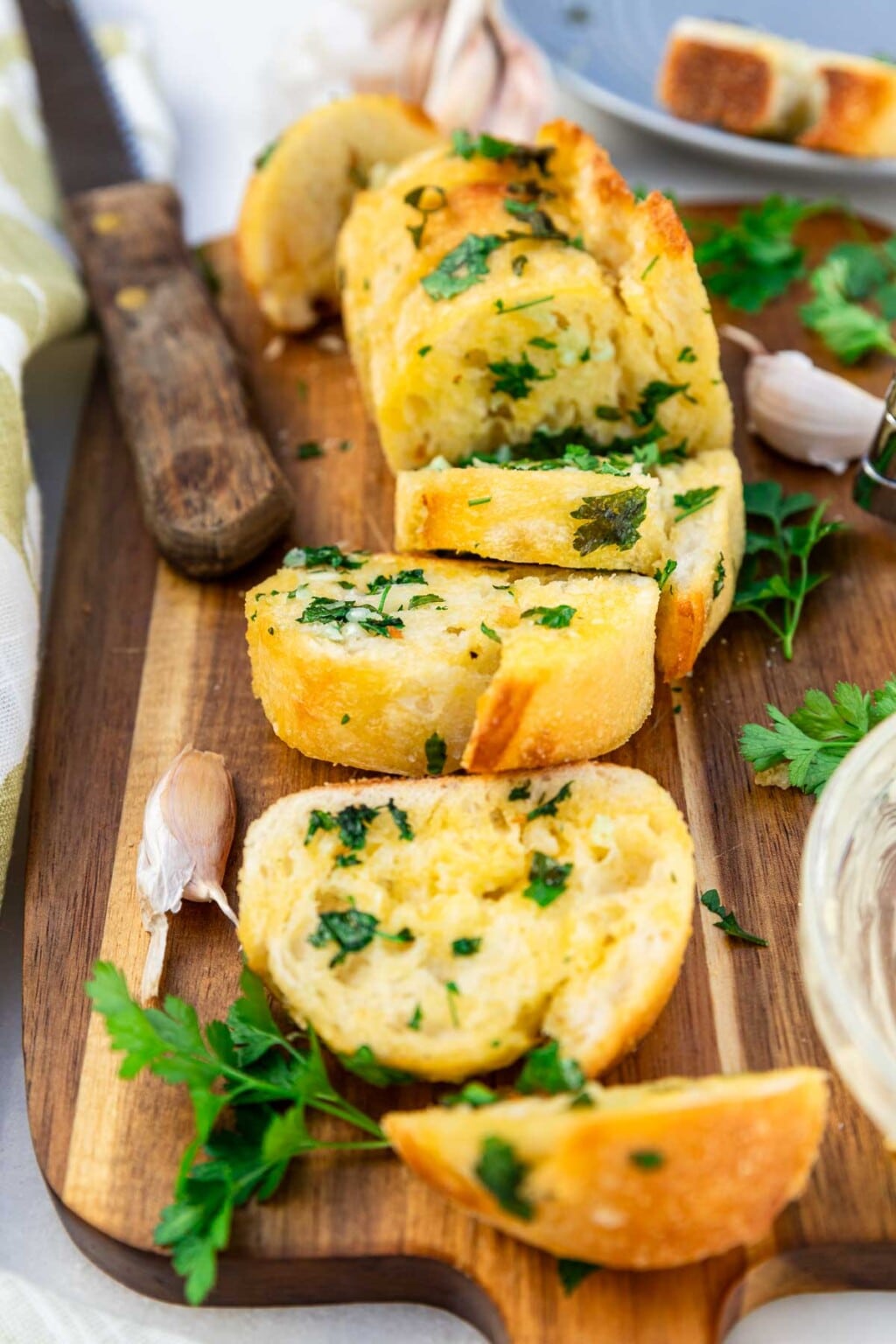 Easy Air Fryer Garlic Bread (Fresh Or Frozen Mini Loaves) Scrummy Lane